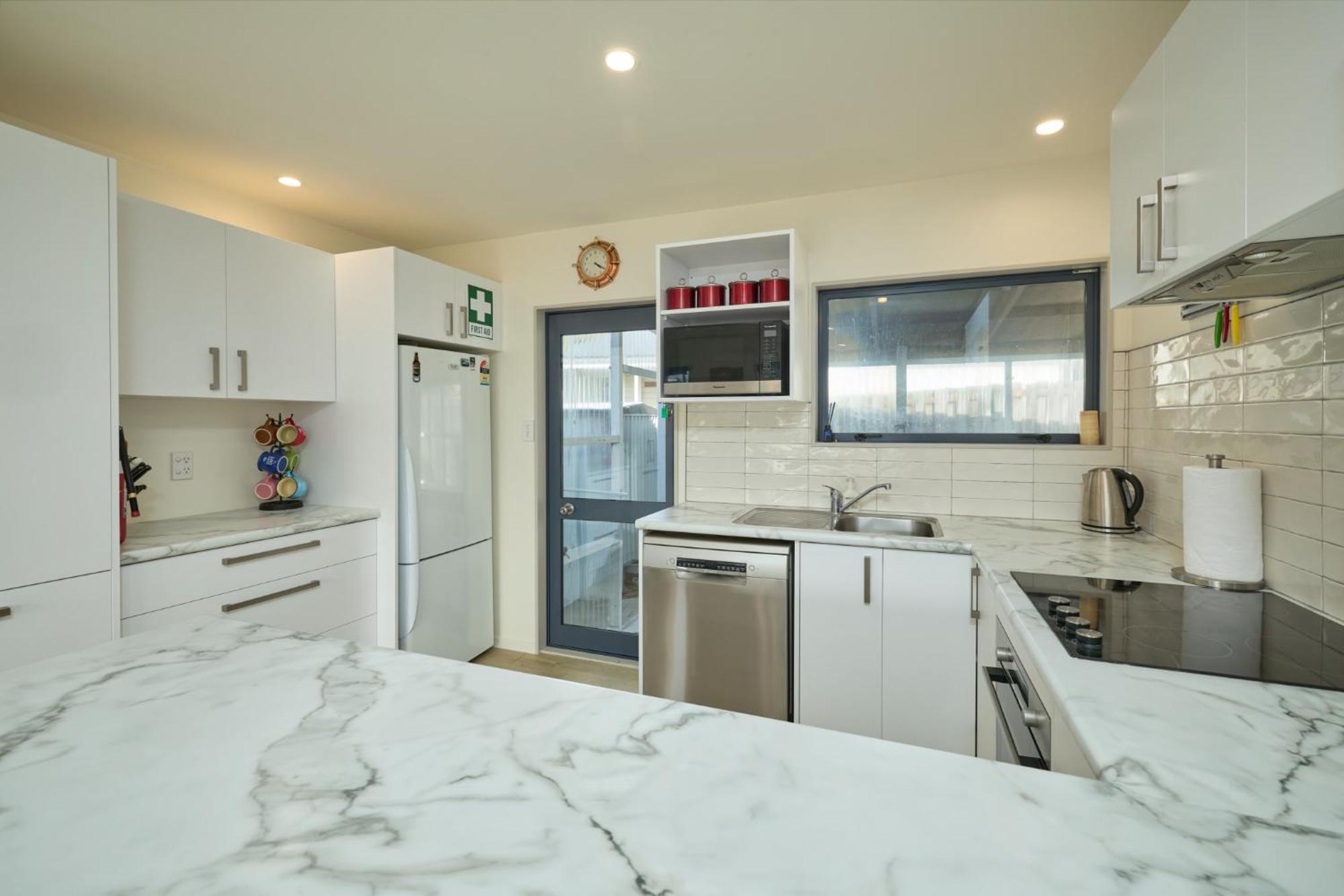 Location With Ocean And Mountain Views Villa Кайкура Екстериор снимка